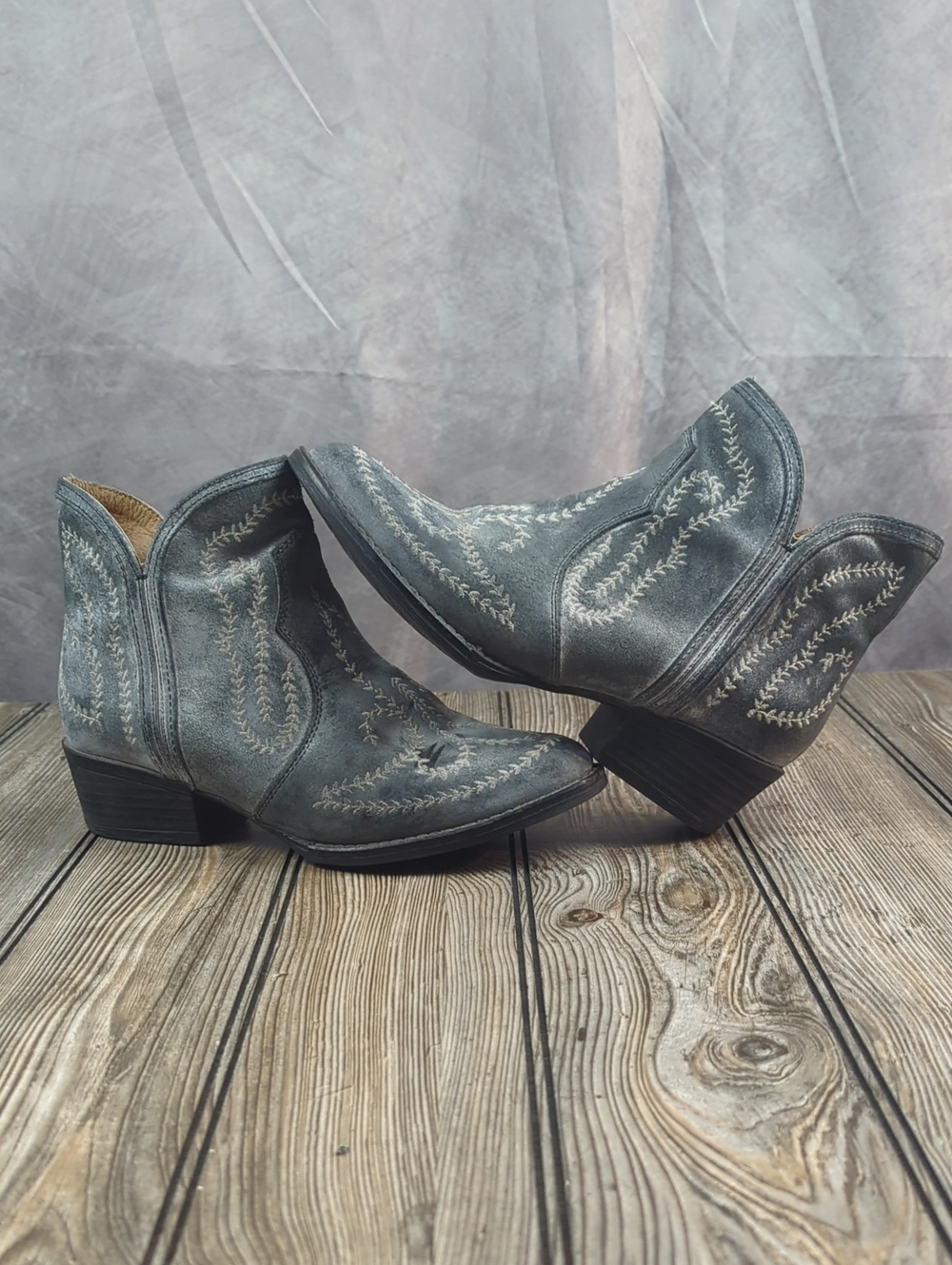Sterling River Gray Embroidered Western Ankle Boots Booties Size 8.5 M